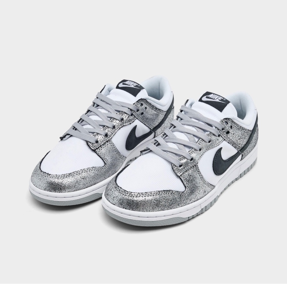 Nike Dunk Low SE 'Metallic Silver' trainers